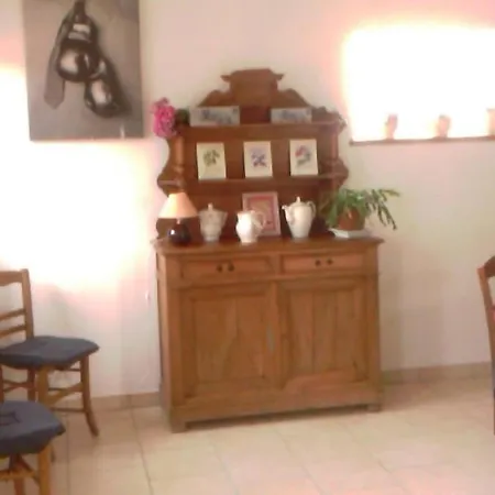 Dans Corps De Ferme En Picardie *