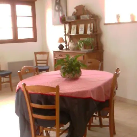 Dans Corps De Ferme En Picardie * Valines